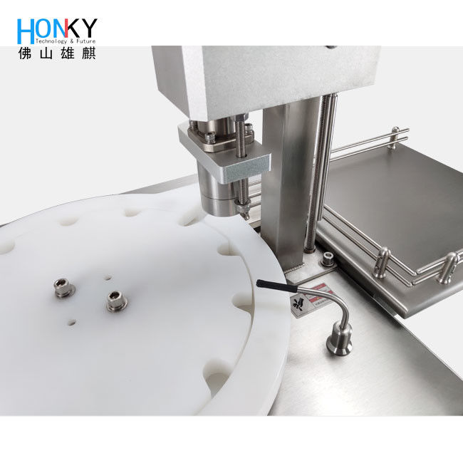 دستگاه پر کردن مایع نیمه اتوماتیک 5 میلی لیتر با عملکرد پیچاندن برای پر کردن ضروری آرایشی